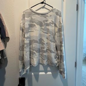Time & Tru white camo long sleeve size Medium